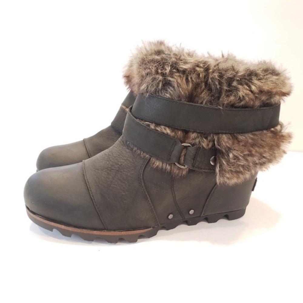 Sorel Women's Faux Fur Wedge Boots size 9.5